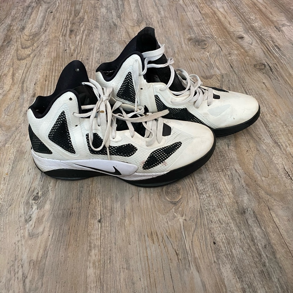 Nike Hyperdunks - image 3